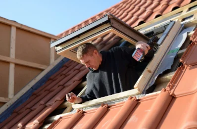 Pose de fenêtres de toit Velux à Long